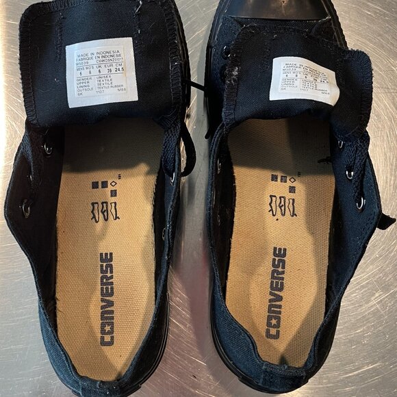 Converse – Black Chuck Taylors - Picture 4 of 9